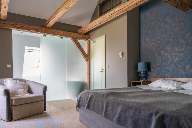 Double Room with Bath image 4