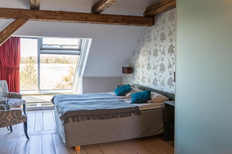Large Double Room image 1