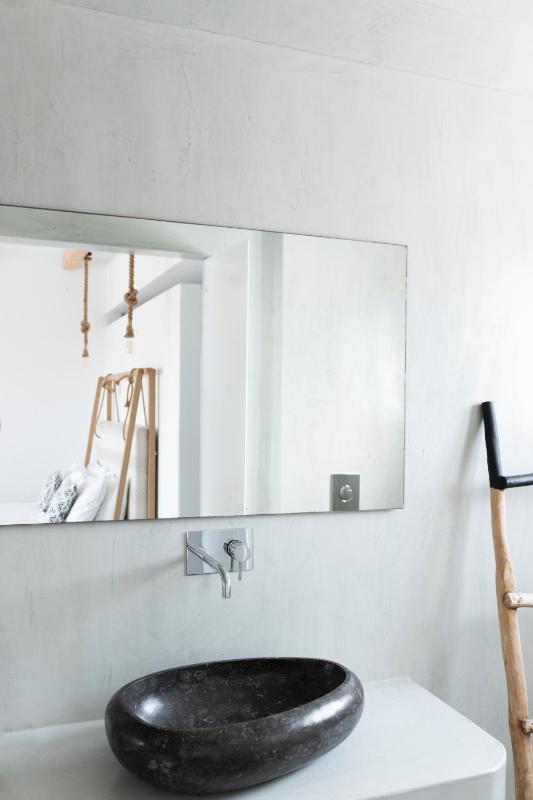 Suite with Sea View and Jetted Hot Tub image 3