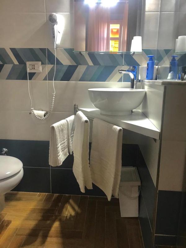 Deluxe Double Room with Balcony image 4