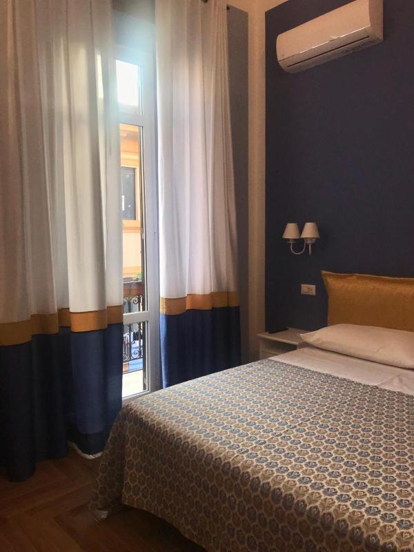 Deluxe Double Room with Balcony image 1