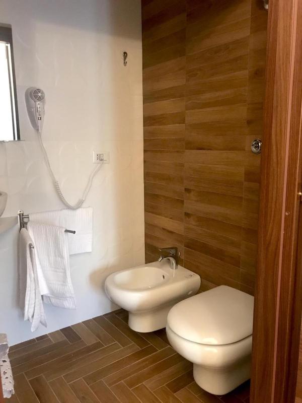 Double Room with Balcony image 4