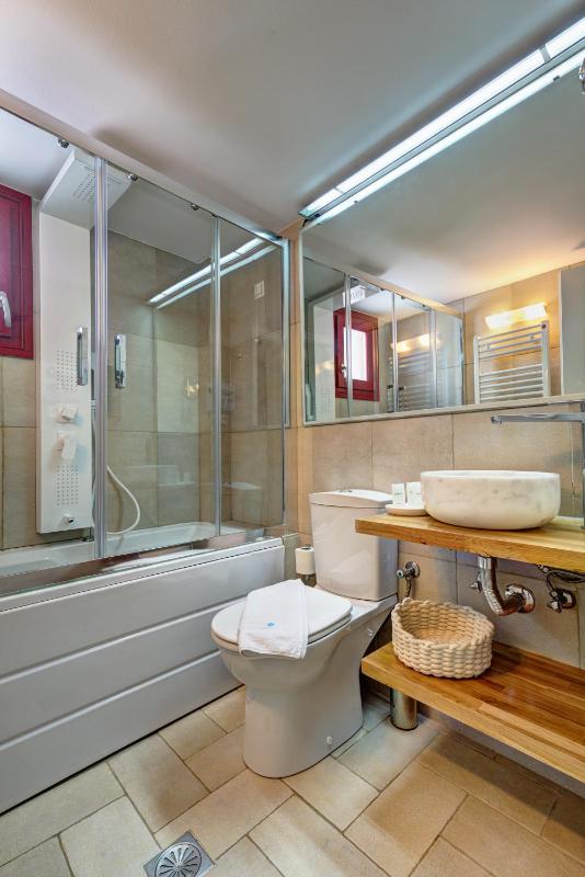 Two-Bedroom Apartment with Sea View image 2