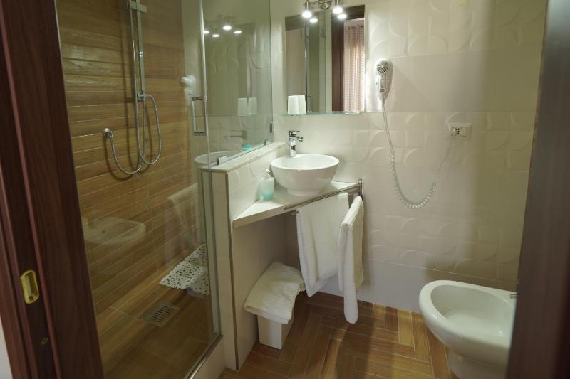 Double Room with Balcony image 2