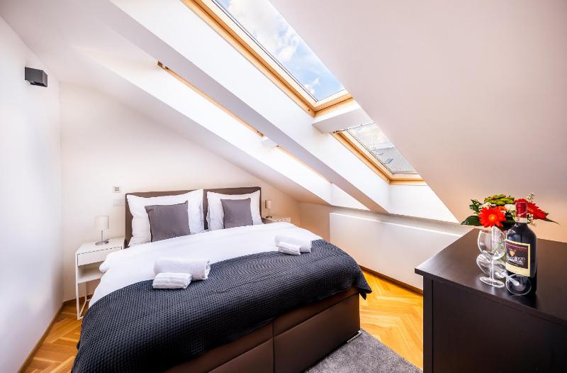 Luxurious Woodrow Wilson apt in Prague centre - image 12