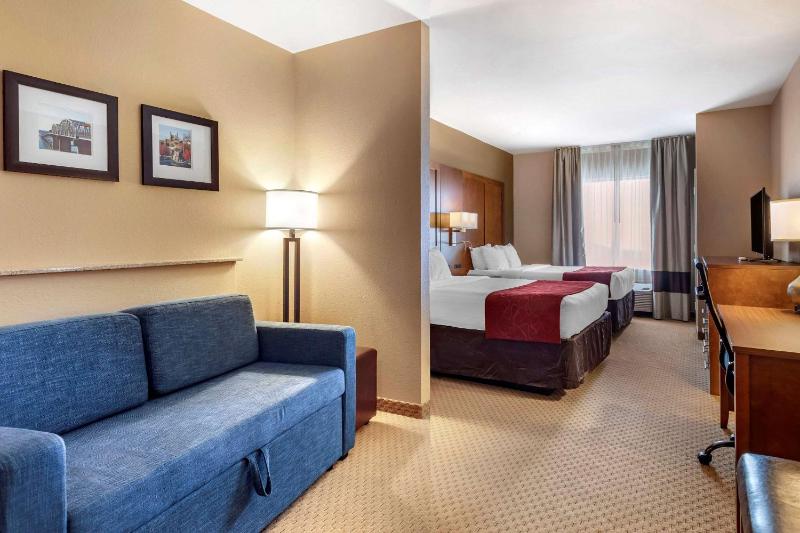 Queen Suite with Two Queen Beds - Non-Smoking image 1