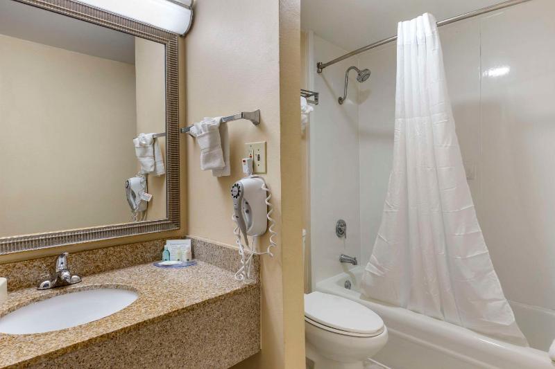 Double Suite with Two Double Beds - Non-Smoking image 2