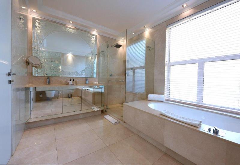 Standard Double or Twin Room image 4