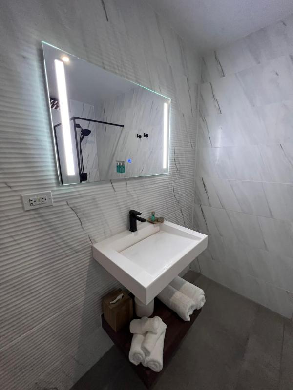 Standard Double Room image 4