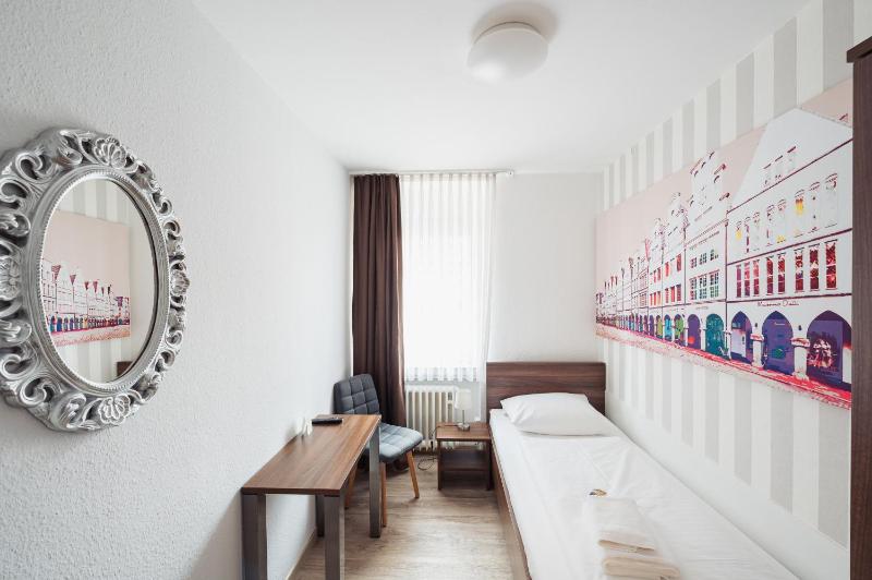 Single Room image 4