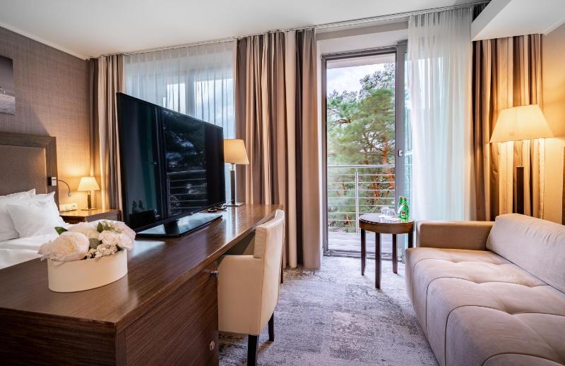 Standard Double Room image 3