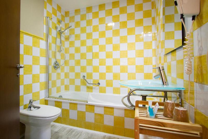 Double or Twin Room image 4