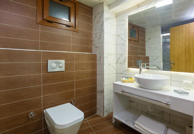 Economy Double or Twin Room image 2