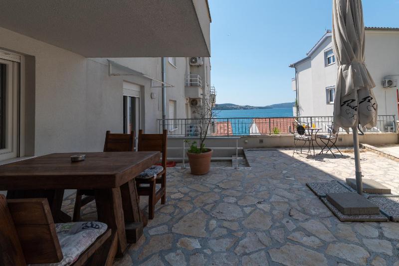 Two-Bedroom Apartment with Balcony and Sea View image 4
