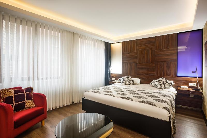 Deluxe Double Room image 2