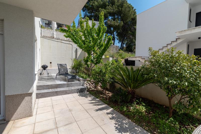 Two-Bedroom Apartment with Terrace and Sea View image 3
