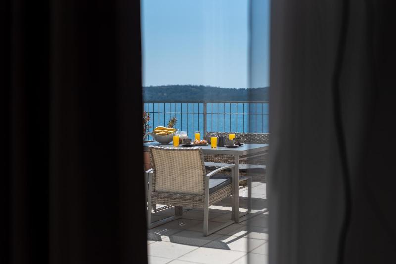 Two-Bedroom Apartment with Terrace and Sea View image 2