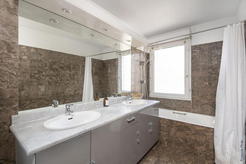 NOCNOC - Le Pargamin - Large duplex Place Saint-Pierre - image 9