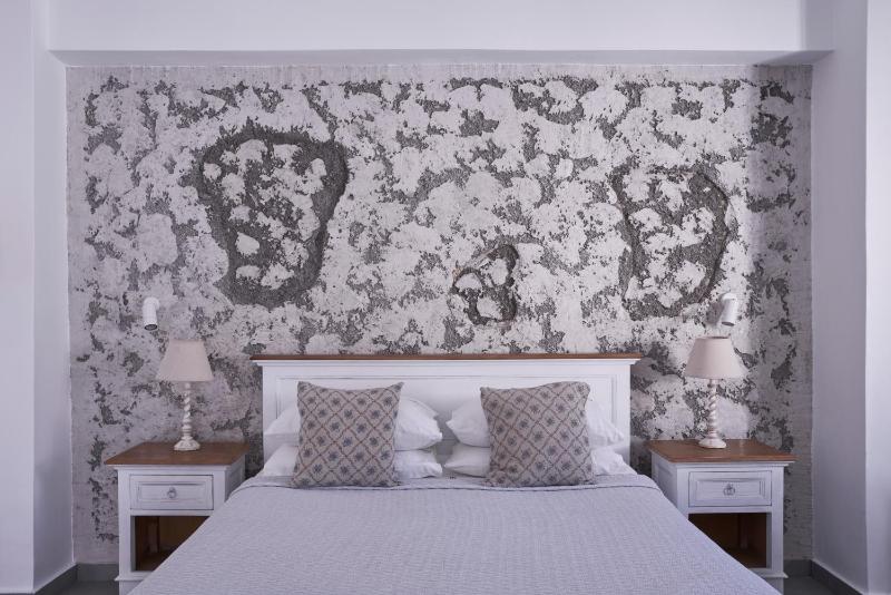 Deluxe Double Room image 2