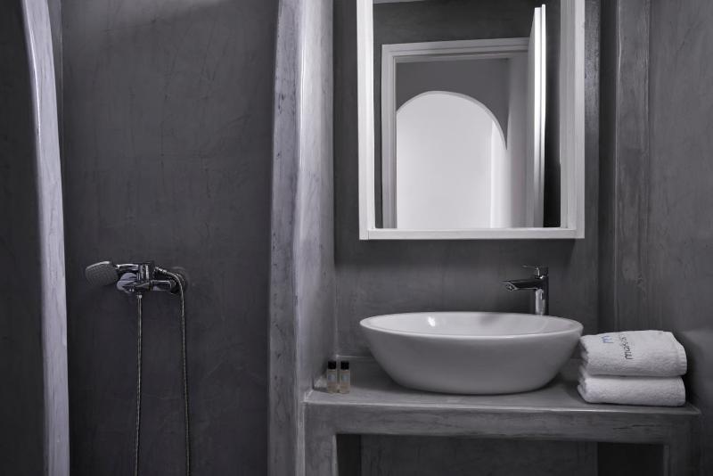 Deluxe Double Room image 4