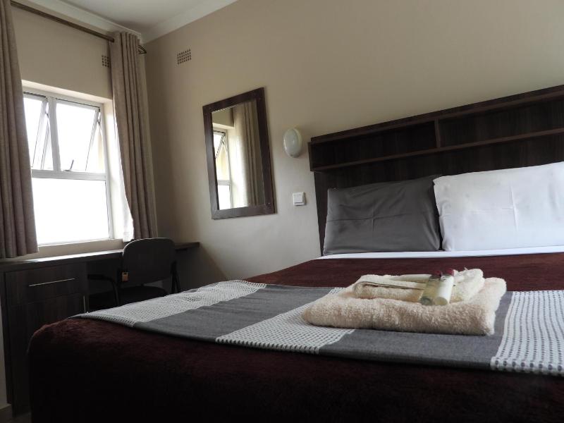 2 Bed Apt with en-suite and kitchenette - 2066 - image 3