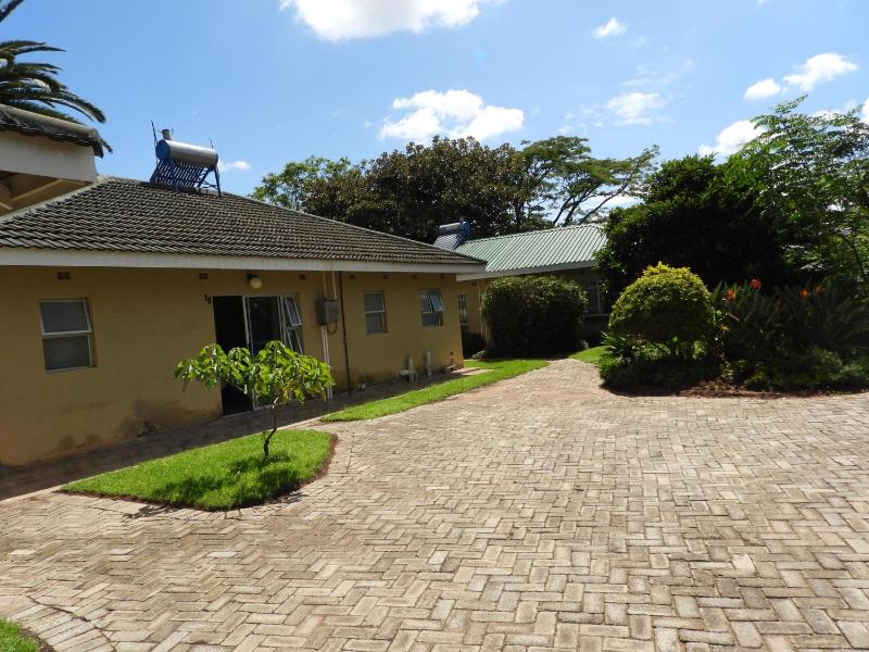 2 Bed Apt with en-suite and kitchenette - 2066 - image 6