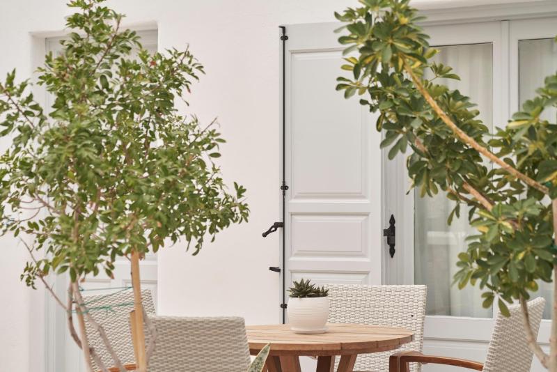 One-Bedroom Suite image 3