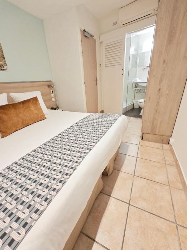 HOTEL DES CALANQUES Port de Cassis - image 30