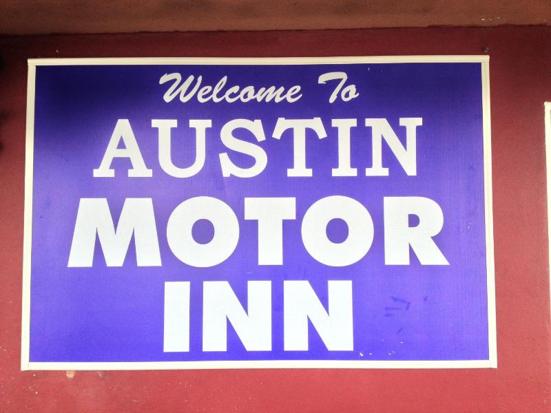 Austin Motor Inn - image 1