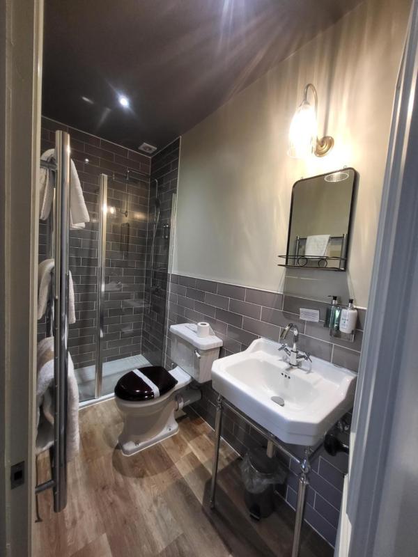 Double Room image 3