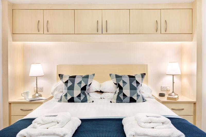 Fountains Executive Apartment - Harrogate Stays - image 5