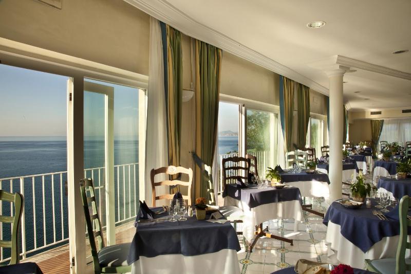Hotel Continental Mare - image 11