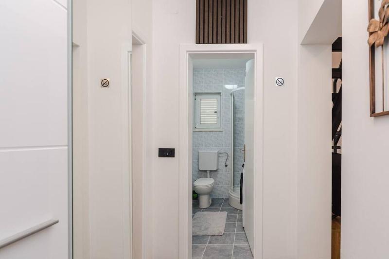 Diana 1 modern sea view apartment - image 39
