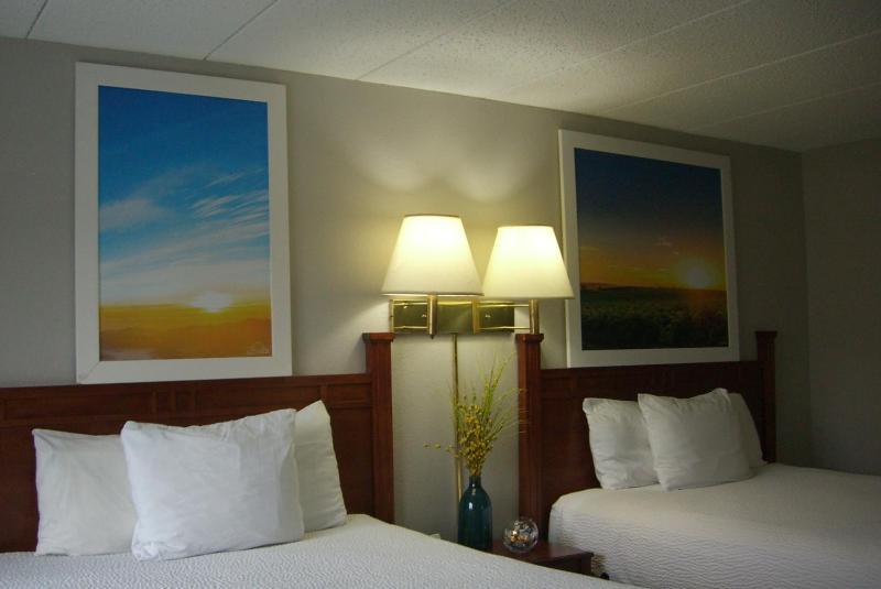 Queen Room with Two Queen Beds - Non-Smoking image 1