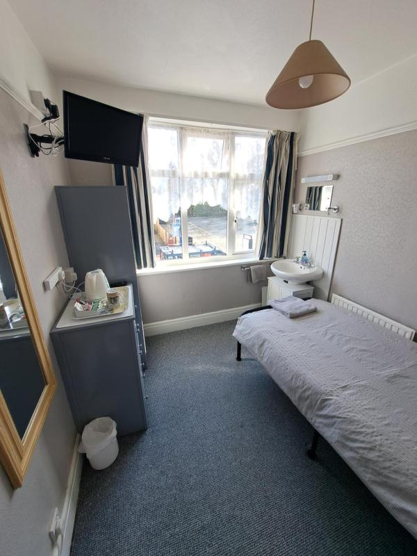 Single Room image 3