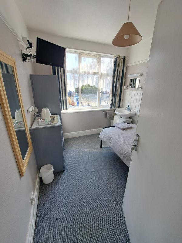 Single Room image 2