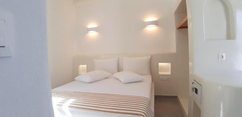 Deluxe Suite with Sea View image 2