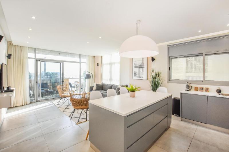 Modern 3-BR near Beach Club by HolyGuest - image 5