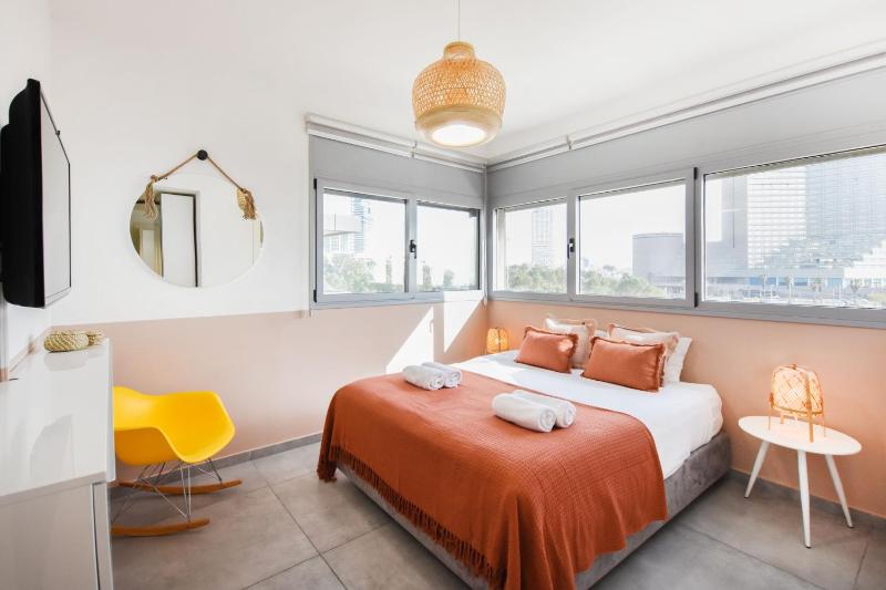 Modern 3-BR near Beach Club by HolyGuest - image 14