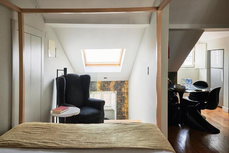 Studio Apartment with Sea View image 4