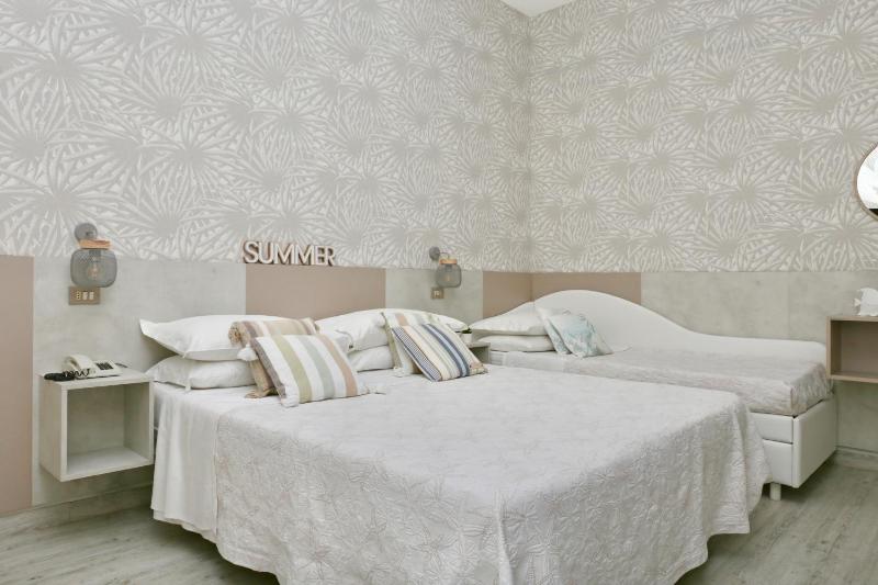 Classic Quadruple Room image 1