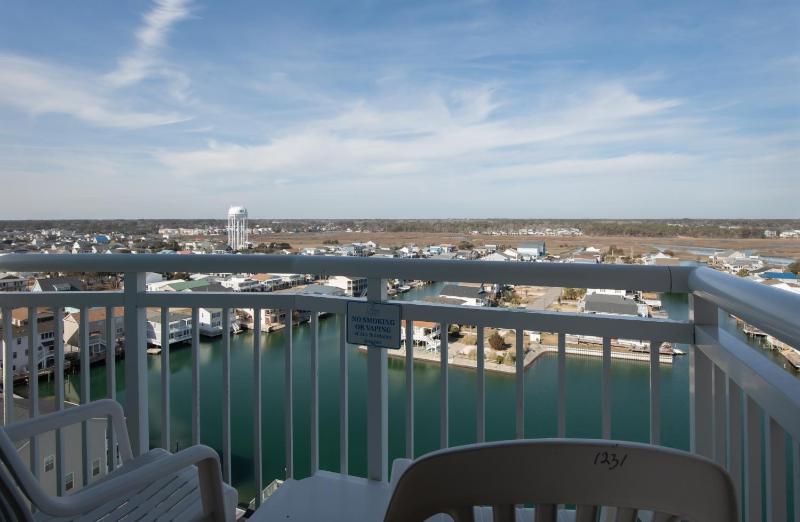 One-Bedroom Suite with Marsh View image 2