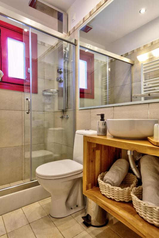 Double Room with Sea View image 4