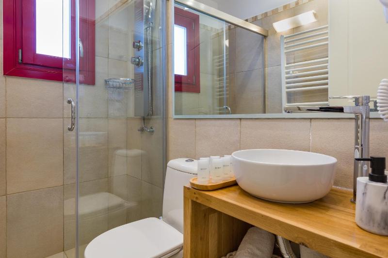 Double Room with Sea View image 3