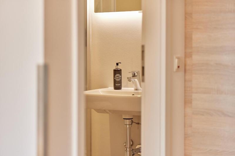 Deluxe Single Room with Balcony image 4