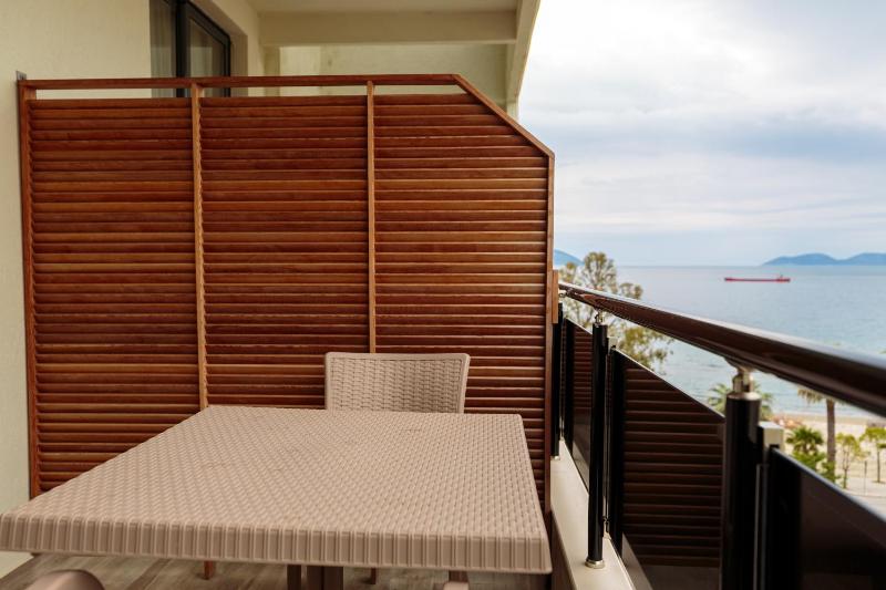 Junior Suite with Balcony image 3