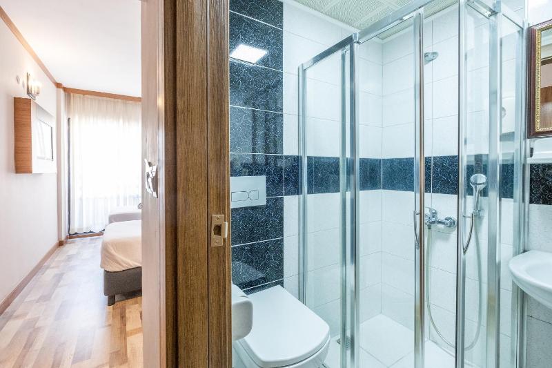 Double Room with Land View image 4