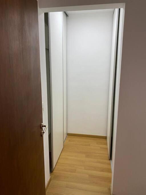 Departamento para 4 personas con cochera a metros del centro de la ciudad - image 9