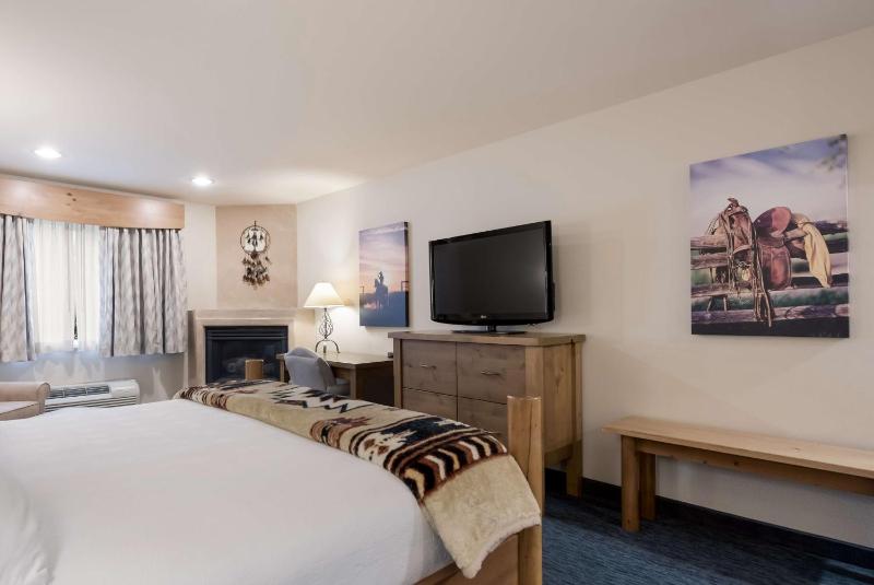 King Room with Fireplace - Non smoking image 3
