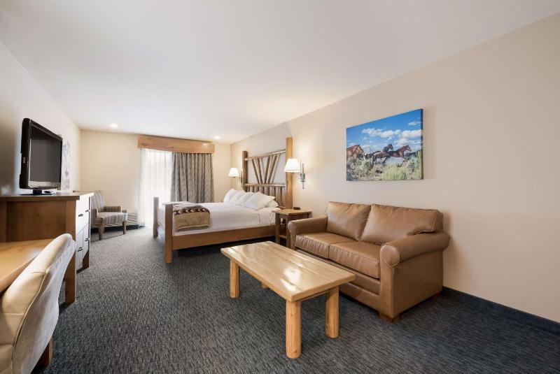 Large King Room with Balcony - Non Smoking image 2